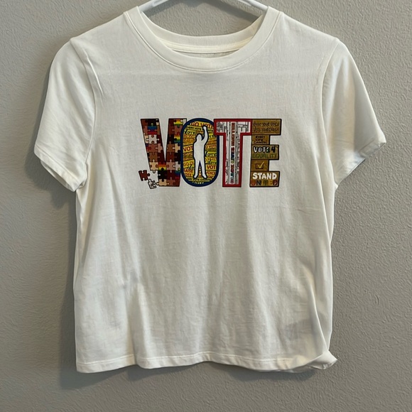 “VOTE” T-Shirt from GAP - Picture 3 of 6